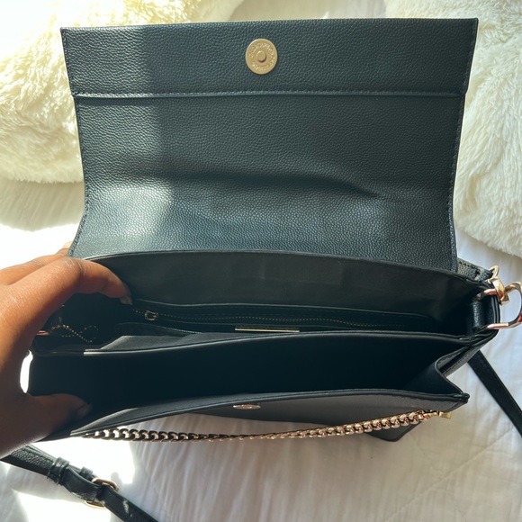 Black purse with gold chain - Picture 3 of 3